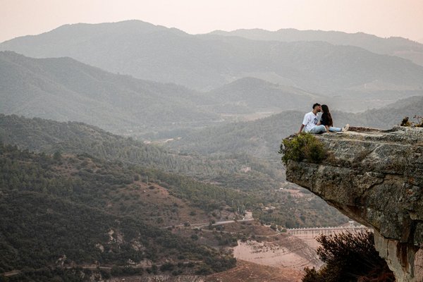 What are the best ways to experience traditional British festivals?